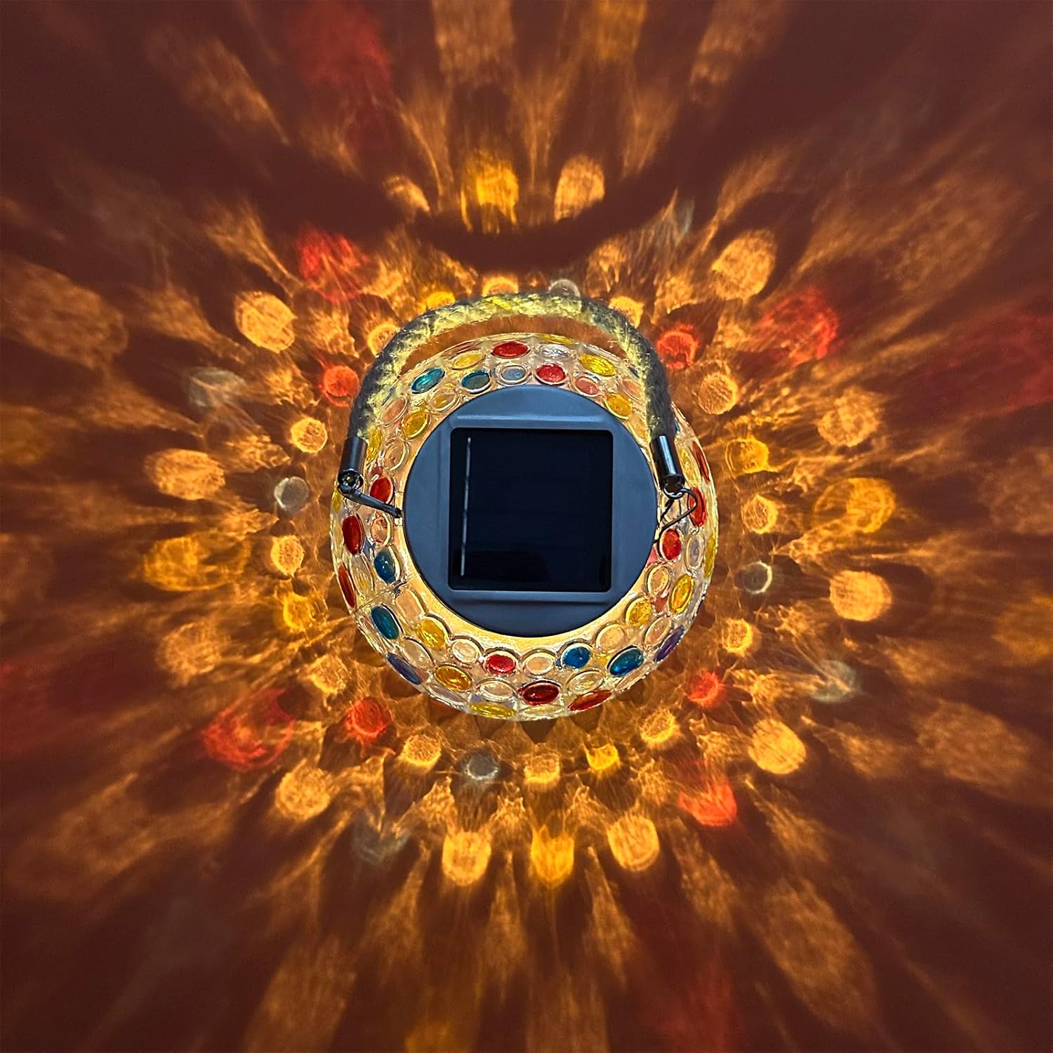 פנס סולארי חיצוני — אלגנטיות בזכוכית