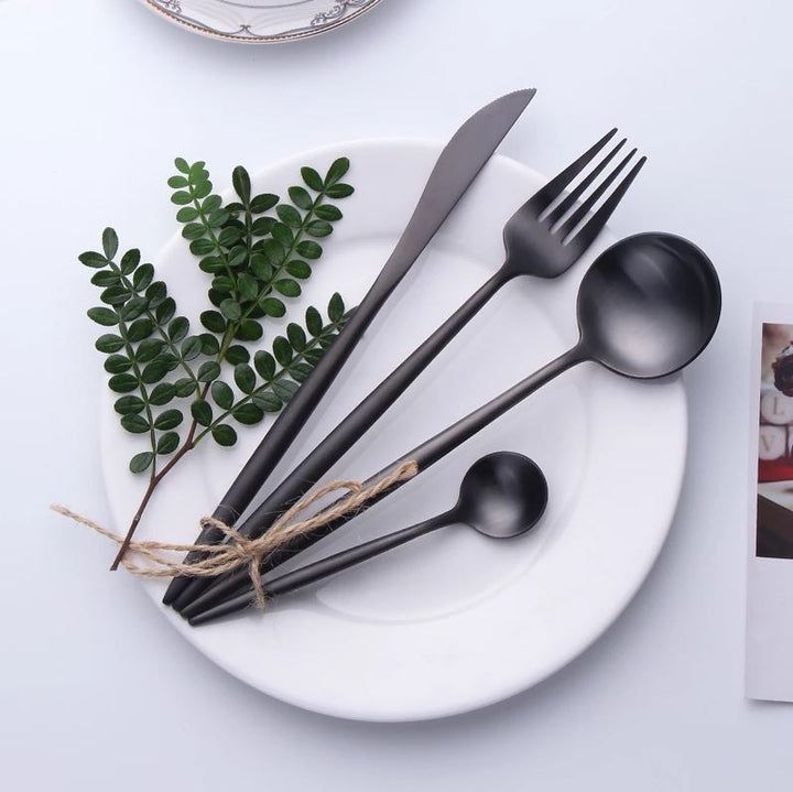 Set di Posate di Lusso – Per una Tavola Elegante e Distinta