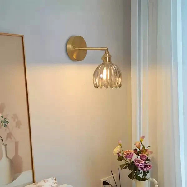 壁掛け装飾ランプ - つぼみの花とロマンチックな雰囲気