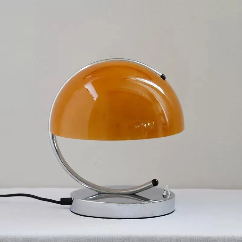 Skrivbordslampa i skandinavisk stil i glas – elegans och modernitet