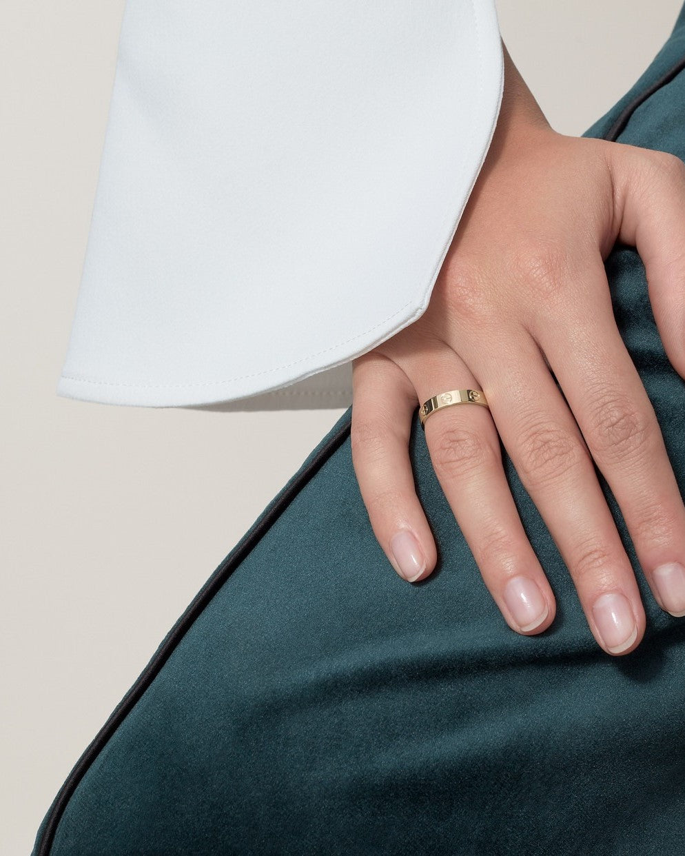 Adjustable Unisex Ring – Minimalist Elegance and Custom Comfort