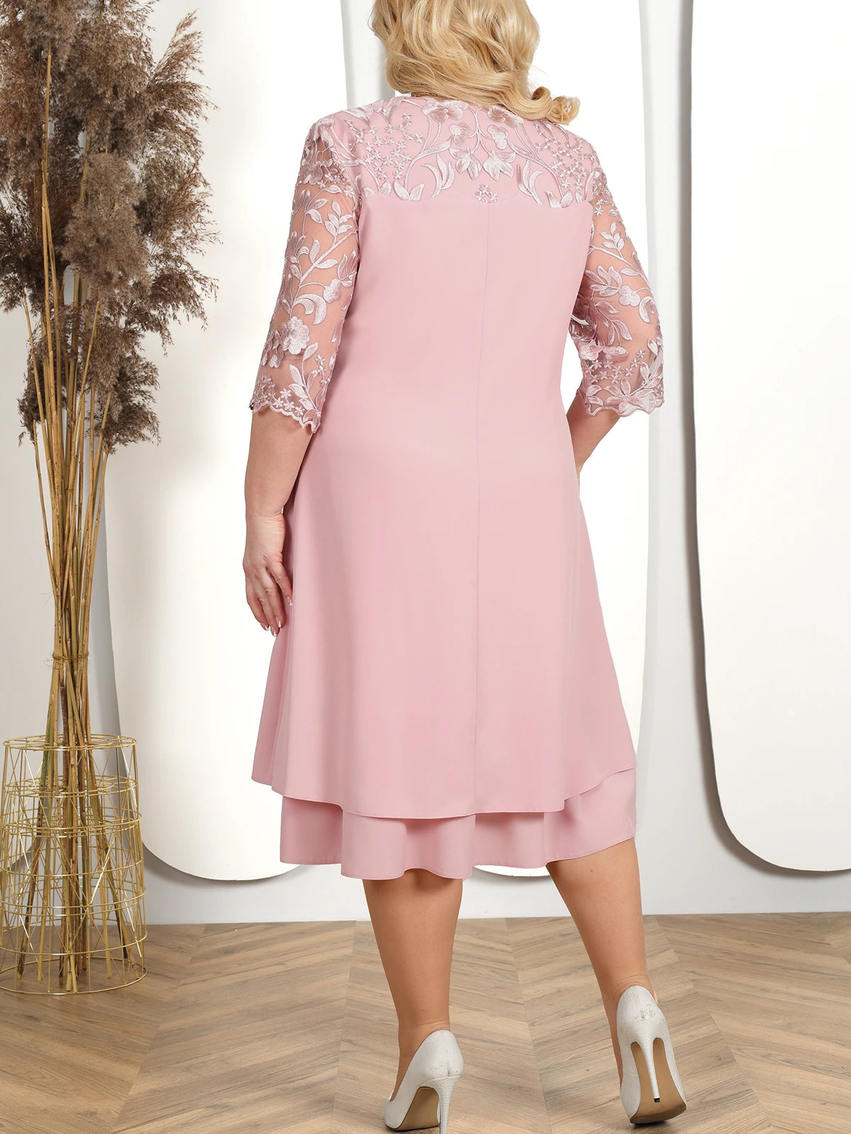 Elodie | Elegant Plus Size Dress – Carefully Embroidered and Enhanced Silhouette