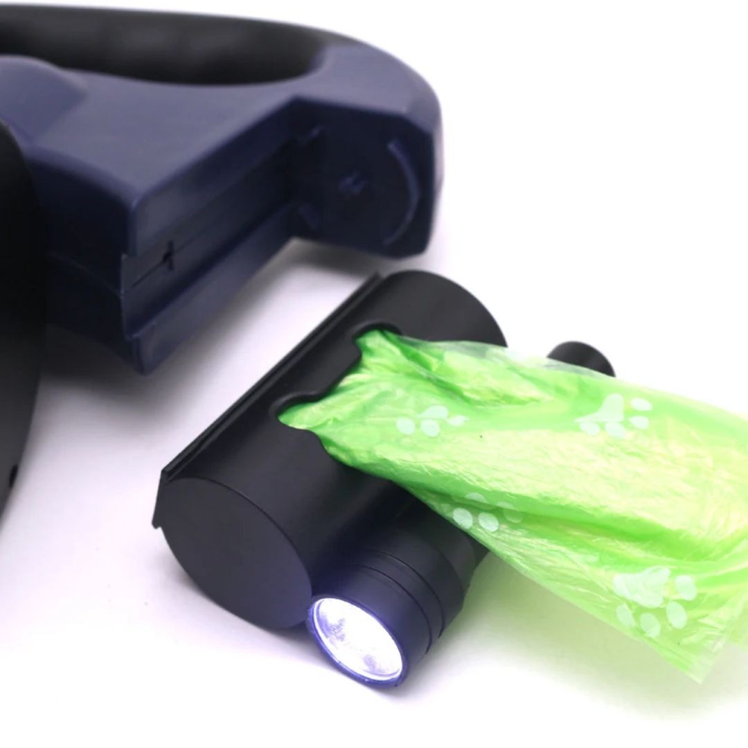 רצועת כלבים מתקפלת – עם פנס LED ומפיץ שקיות