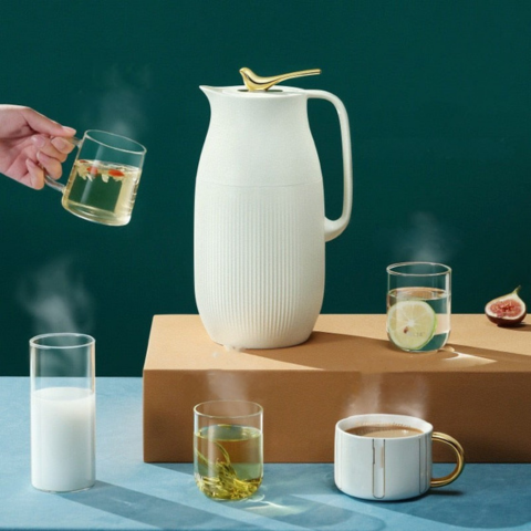 Carafe Thermique Moderne — Style Raffiné Et Fonction Pratique