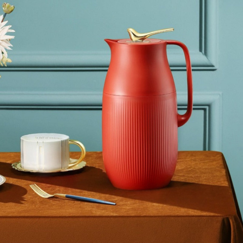 Carafe Thermique Moderne — Style Raffiné Et Fonction Pratique
