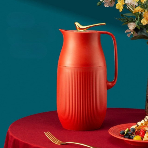 Carafe Thermique Moderne — Style Raffiné Et Fonction Pratique