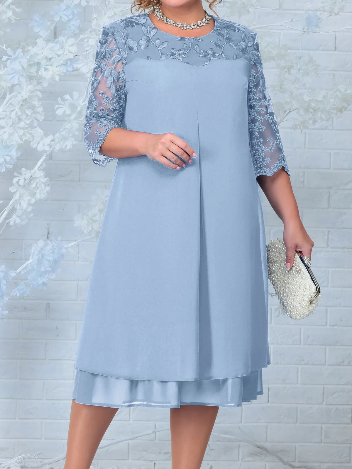 Elodie | Elegant Plus Size Dress – Carefully Embroidered and Enhanced Silhouette