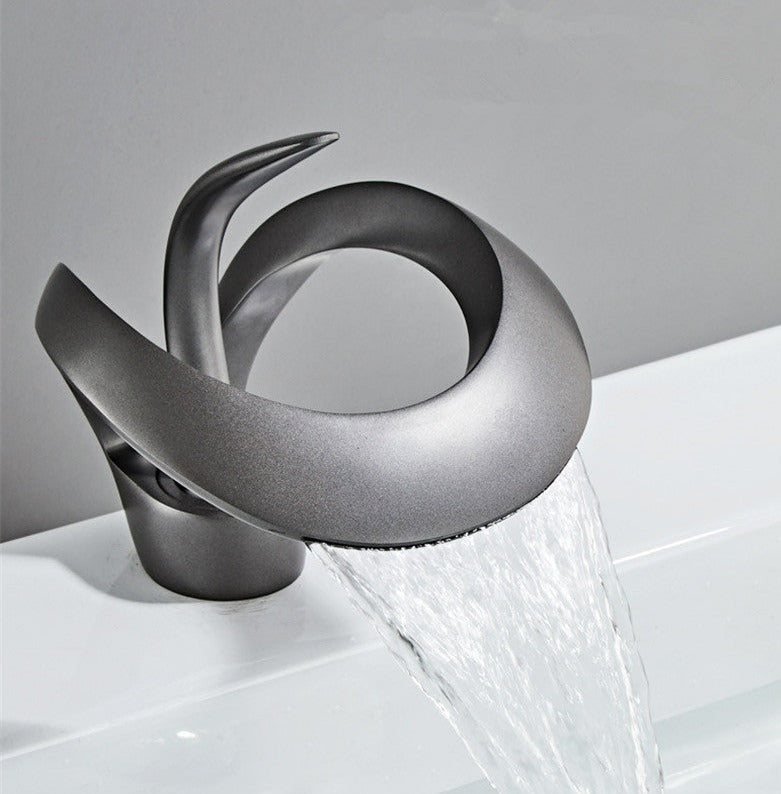 Torneira de Casa de Banho Moderna – Design Curvo e Elegante