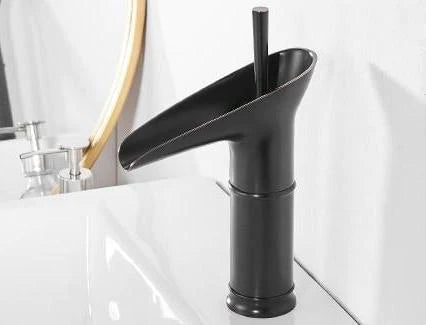 Grifo de Cascada para Baño – Estilo Antiguo y Elegante 