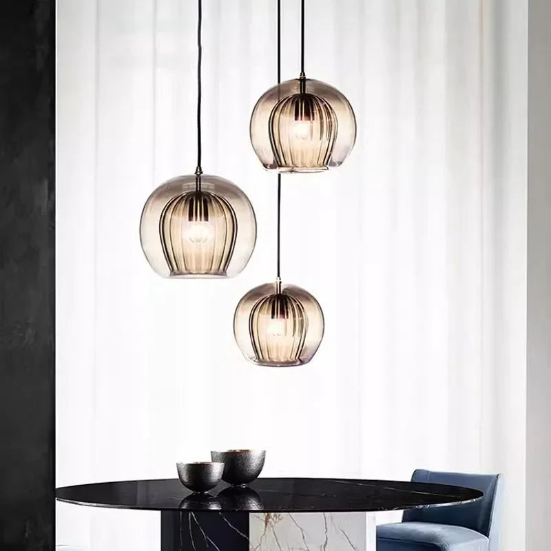 Modern sfärlampa i glas - mjukt ljus och raffinerad stil