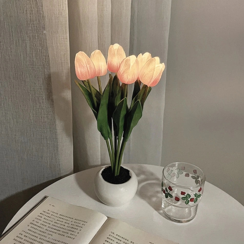Dekorativ Lampe Tulipan – Varm og Raffinert Atmosfære 