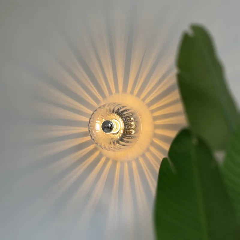Iluminação de Parede Refinada – Jogo de Transparência e Luz 