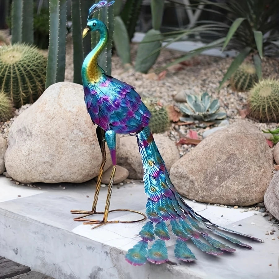 Skulptur av majestetisk påfugl – Symbol på skjønnhet og prestisje 