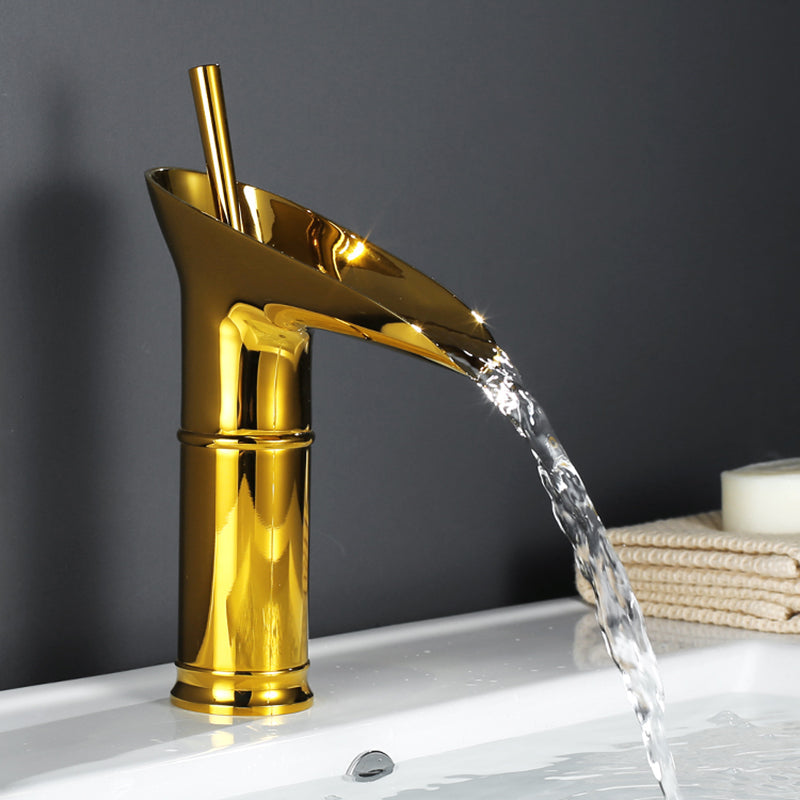 Grifo de Cascada para Baño – Estilo Antiguo y Elegante 