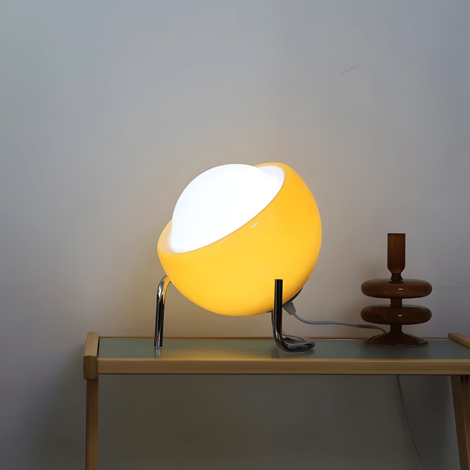 Lampă de Masă Nordică – Eleganță și Simplitate 