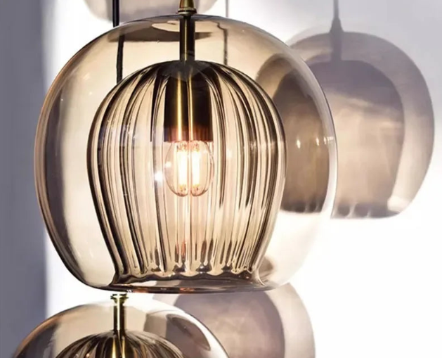 Modern sfärlampa i glas - mjukt ljus och raffinerad stil