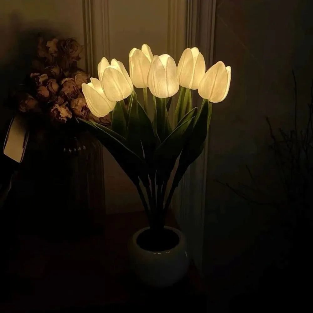 Dekorativ Lampe Tulipan – Varm og Raffinert Atmosfære 