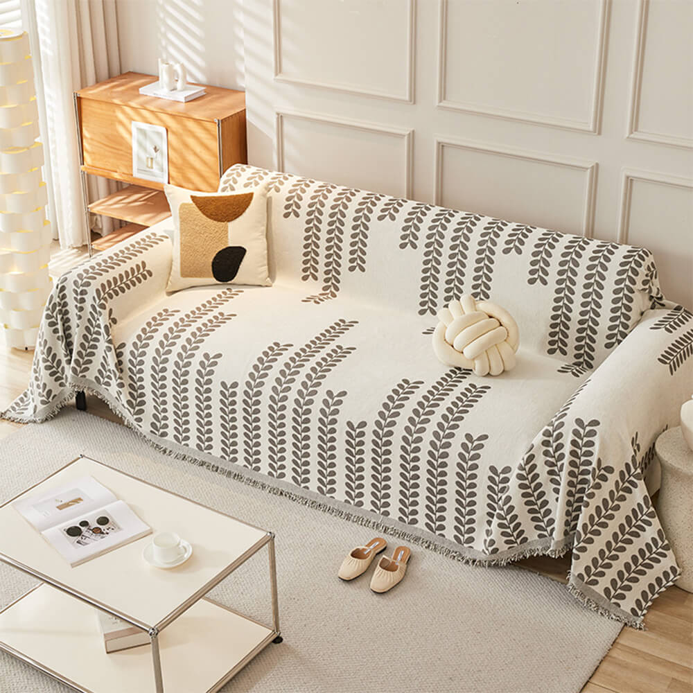 Sofaovertrekk med bladmønster og frynser – eleganse og komfort 