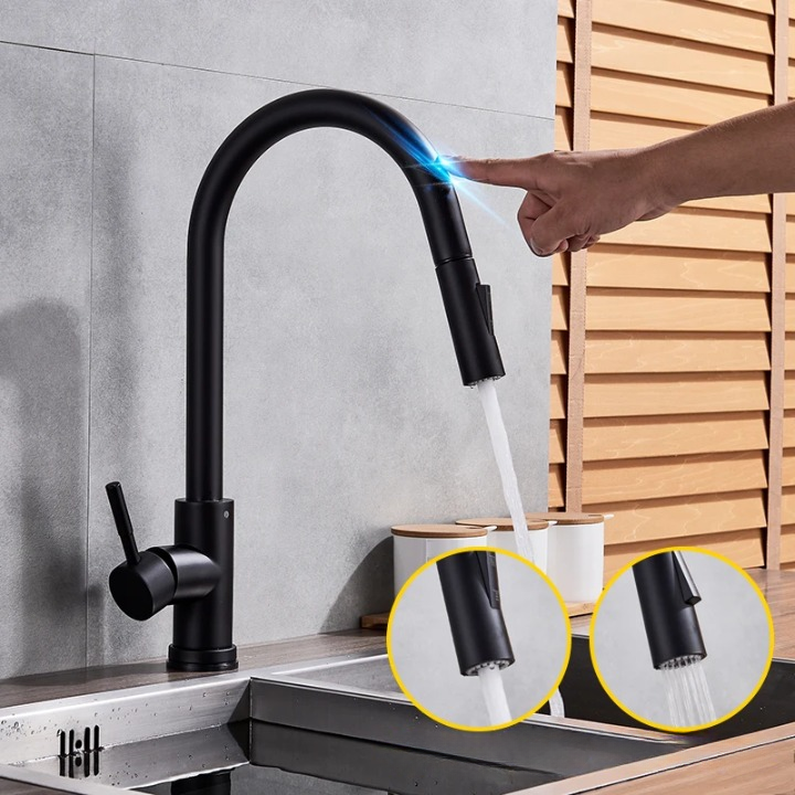 Intelligente Küchenarmatur – Sensortaste und flexible Brause 