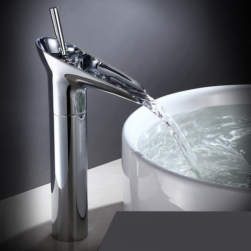 Grifo de Cascada para Baño – Estilo Antiguo y Elegante 
