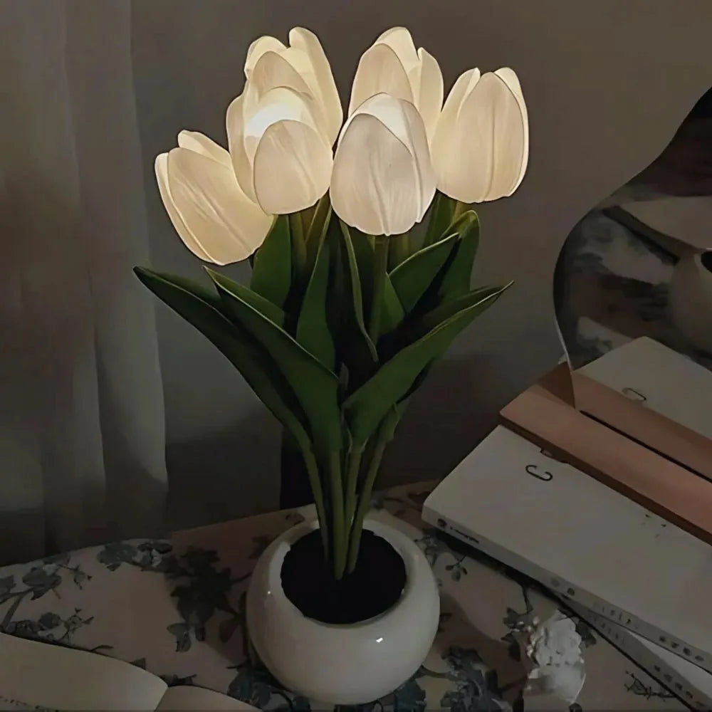 Dekorativ Lampe Tulipan – Varm og Raffinert Atmosfære 