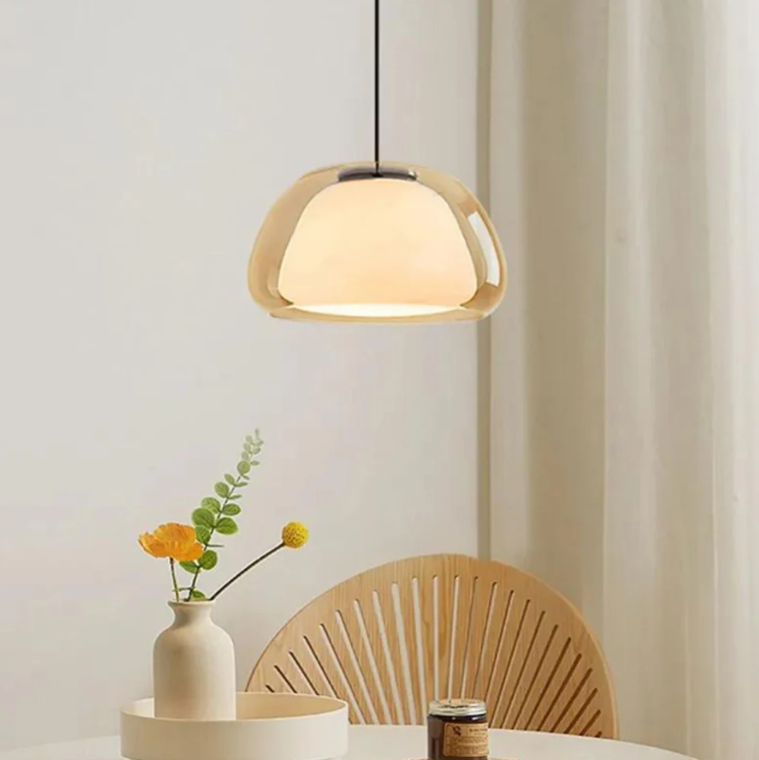 Dekorativní stropní lampa – Teplá a trendy atmosféra 