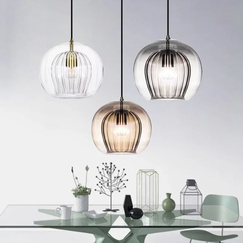 Modern sfärlampa i glas - mjukt ljus och raffinerad stil