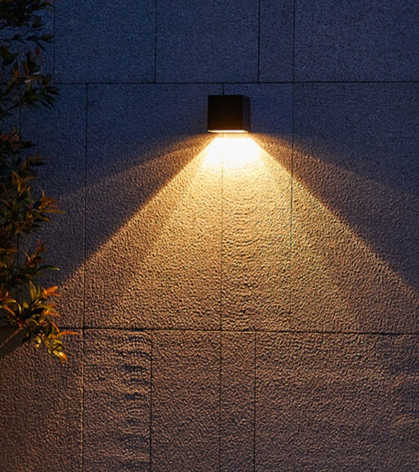 Zewnętrzna solarna lampa ścienna IP65 - trwałe, ekologiczne oświetlenie