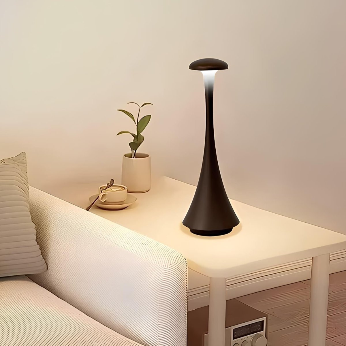 Lampada da Tavolo Slanciata – Eleganza e Modernità 