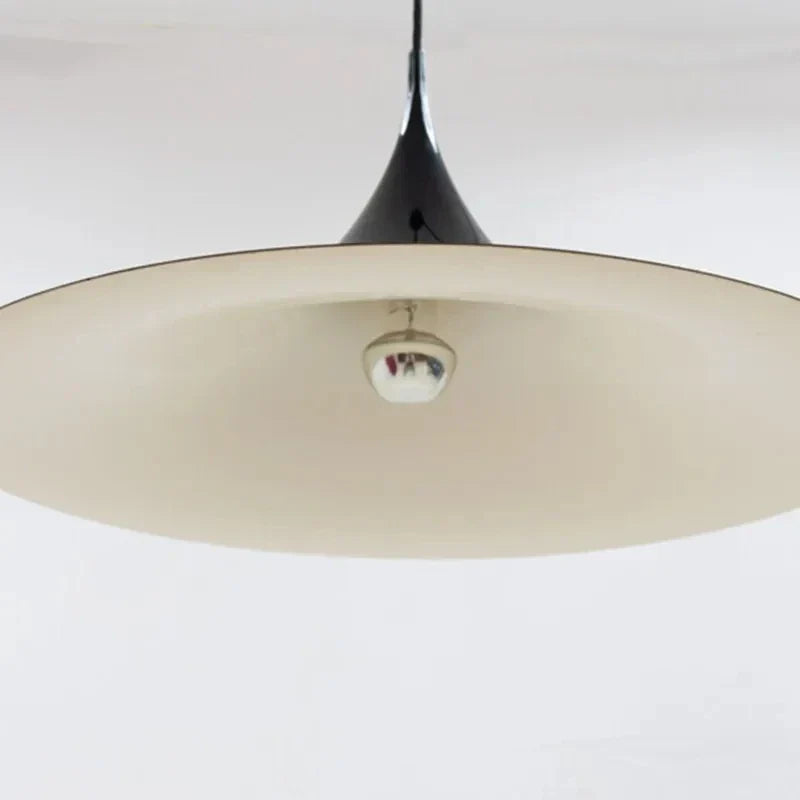 Skandynawska lampa wisząca - nowoczesna elegancja i delikatna atmosfera