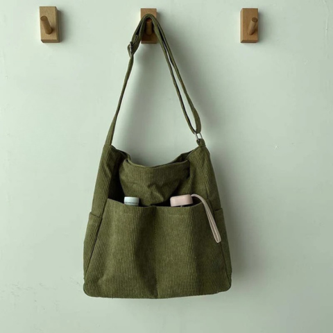 Saco de Ombro em Lona Cotelê – Estilo Descontraído e Elegante 
