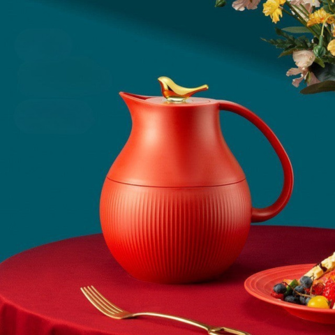 Carafe Thermique Moderne — Style Raffiné Et Fonction Pratique