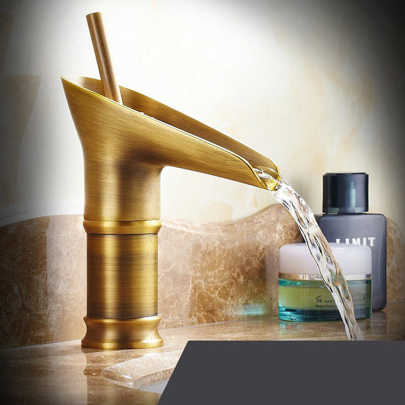 Grifo de Cascada para Baño – Estilo Antiguo y Elegante 