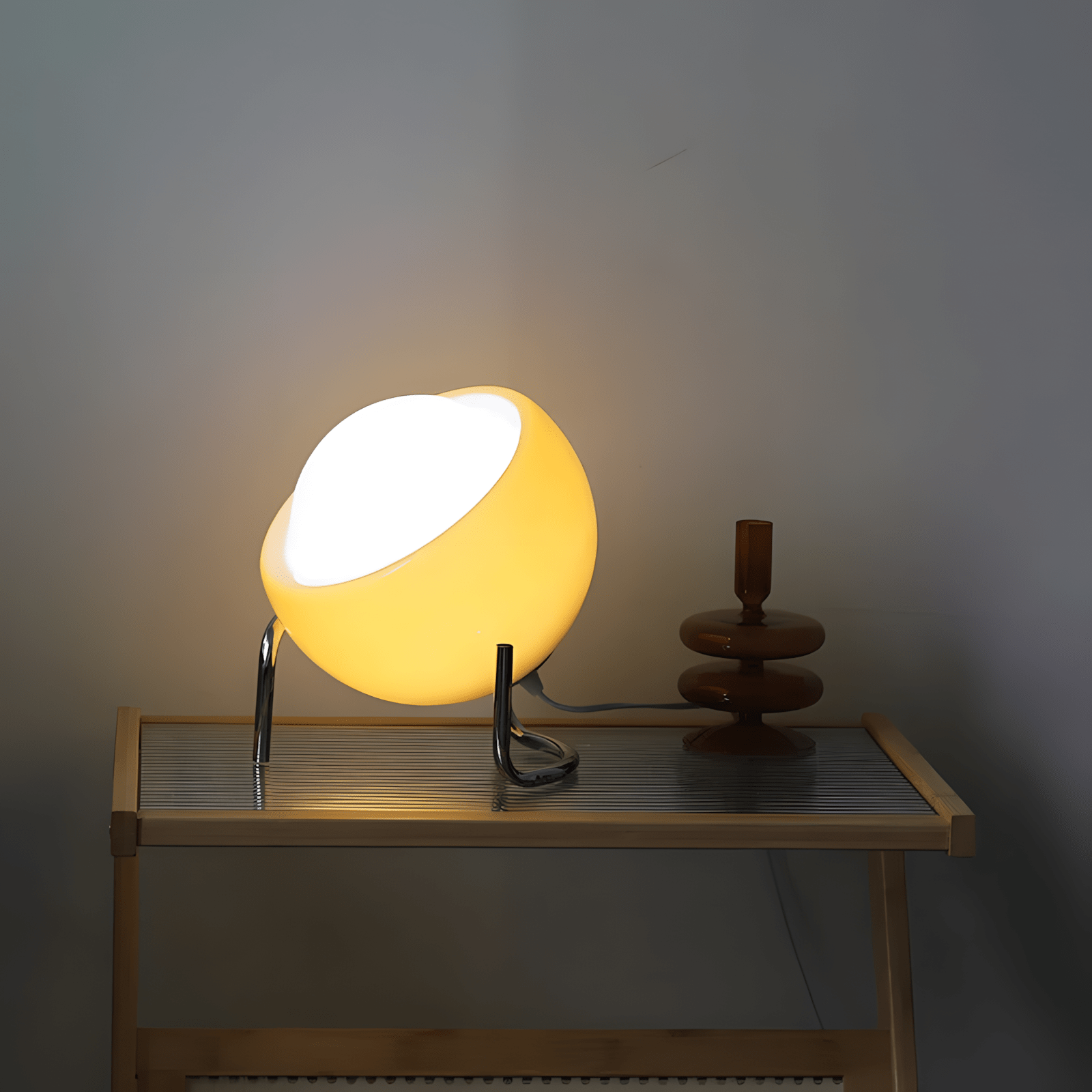 Lampă de Masă Nordică – Eleganță și Simplitate 