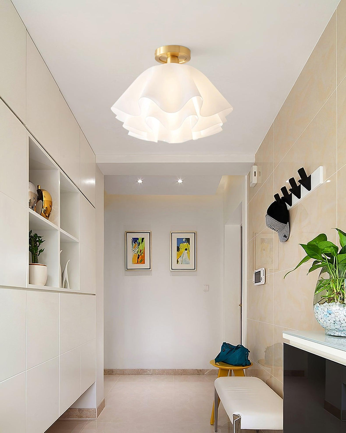 Modern Elegant Taklampa – Raffinerad Belysning Och Varm Atmosfär 