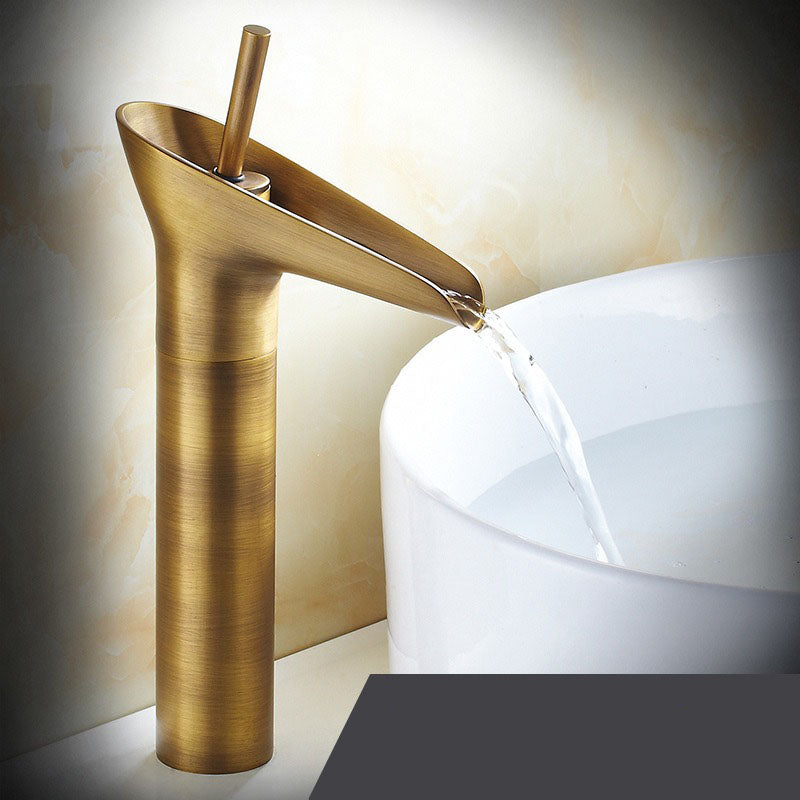 Grifo de Cascada para Baño – Estilo Antiguo y Elegante 