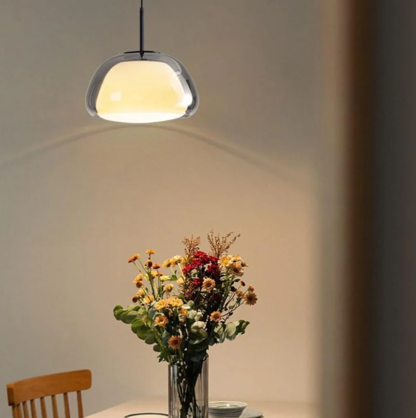Dekorativní stropní lampa – Teplá a trendy atmosféra 