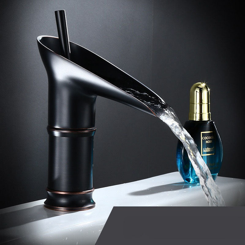 Grifo de Cascada para Baño – Estilo Antiguo y Elegante 