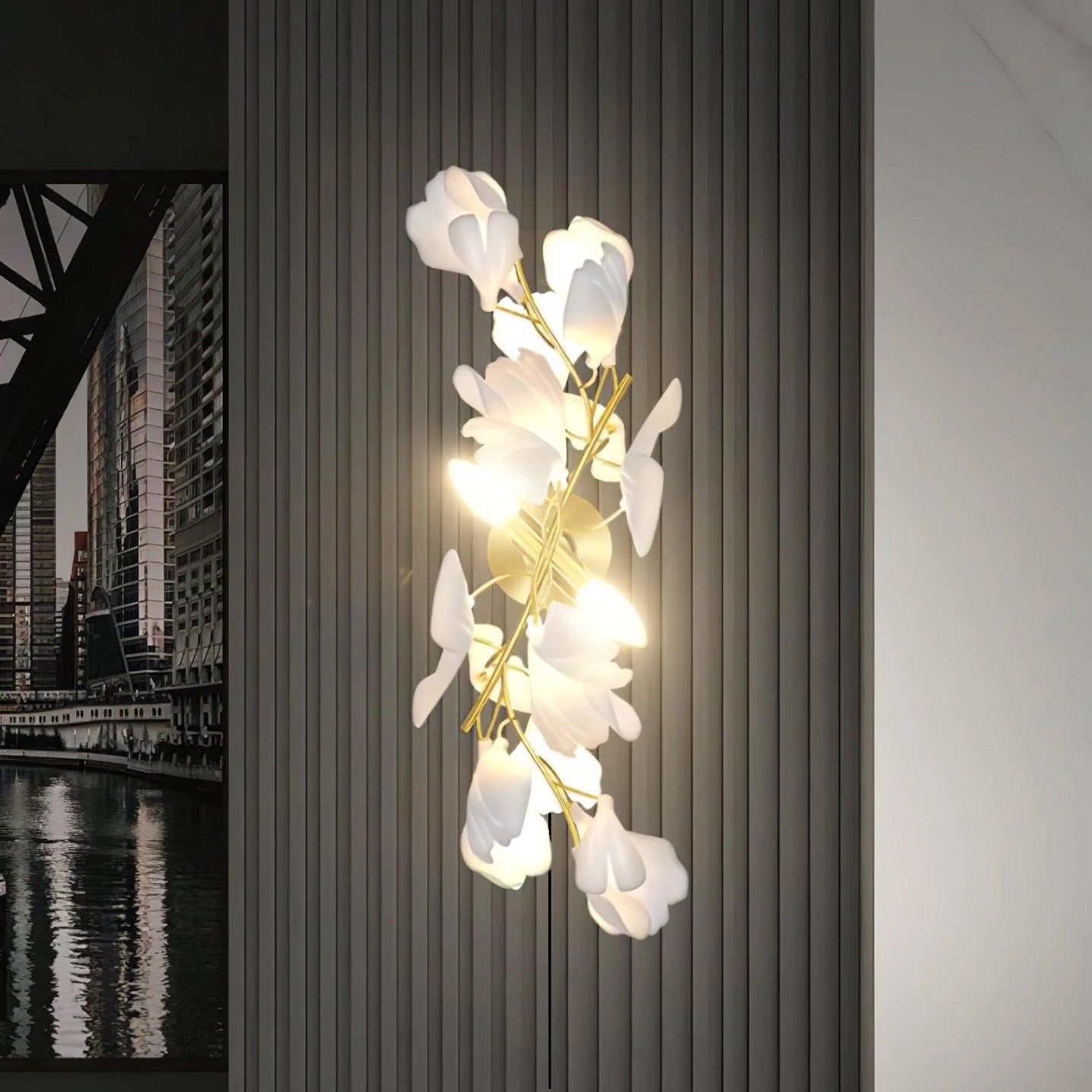 Lampada da parete floreale - Eleganza dorata e luce morbida