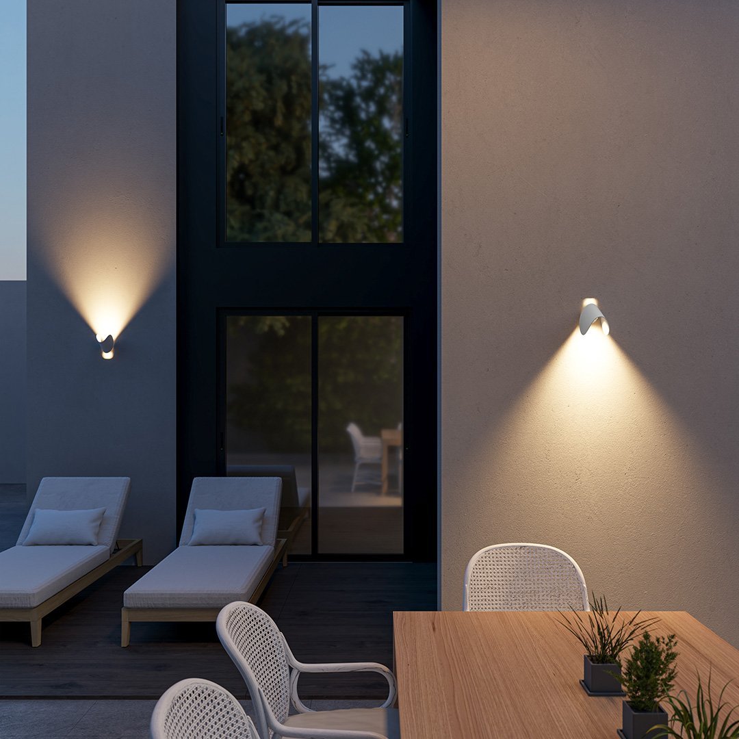 Modern Wall Sconce – Elegance and Refinement 