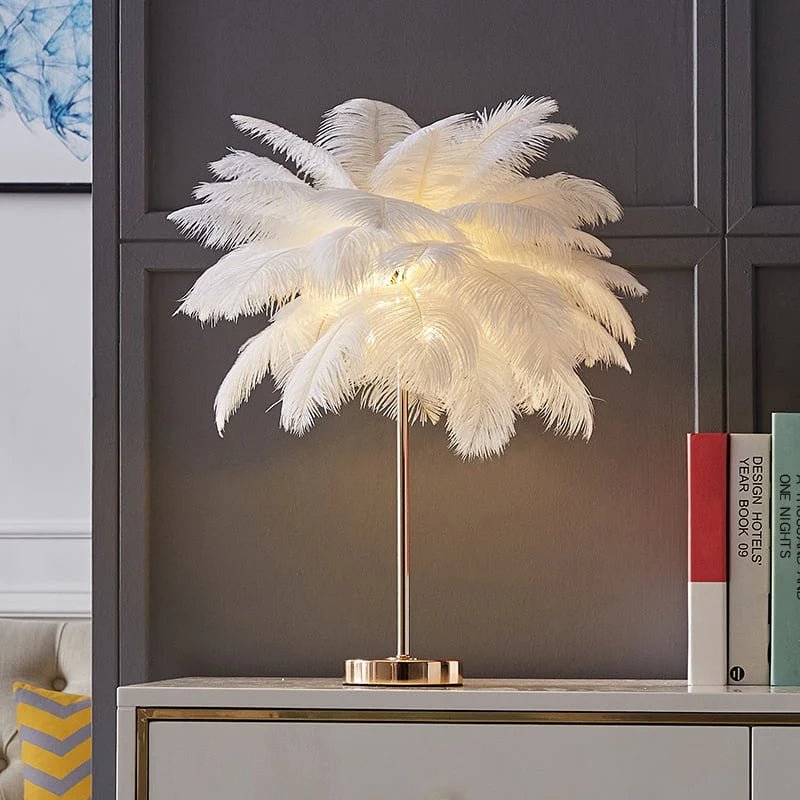 Lámpara de Mesa con Plumas Doradas Art Deco – Decoración Lujosa y Original 